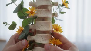 découvrez un guide complet sur les symptômes, les causes, les traitements et le rôle de l'ostéopathie pour mieux comprendre et soulager vos douleurs naturellement.